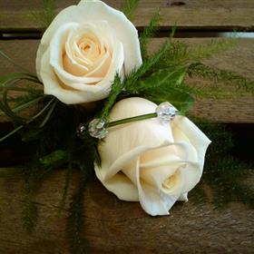 fwthumb02 double champagne rose buttonhole 9.95.jpg